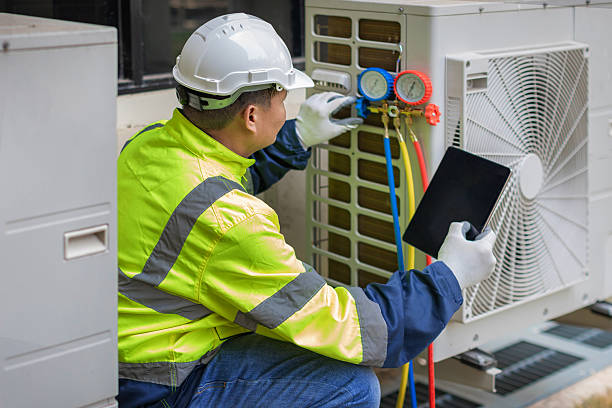 Professional Hvac technician working in Plainview, TX